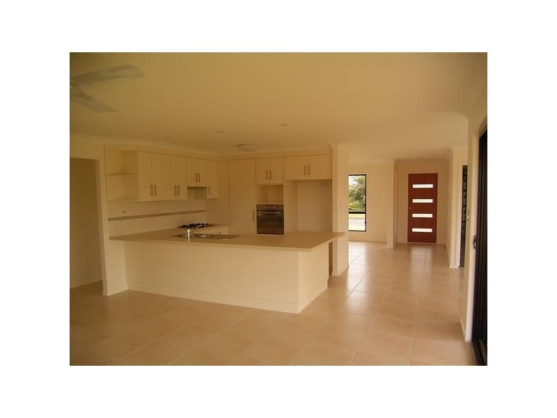 7 Cove Street, Burnett Heads QLD 4670