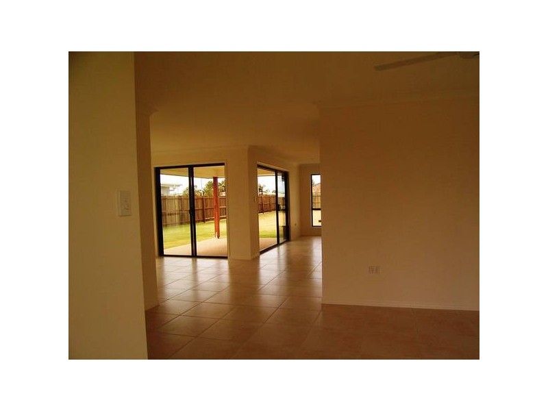 7 Cove Street, Burnett Heads QLD 4670