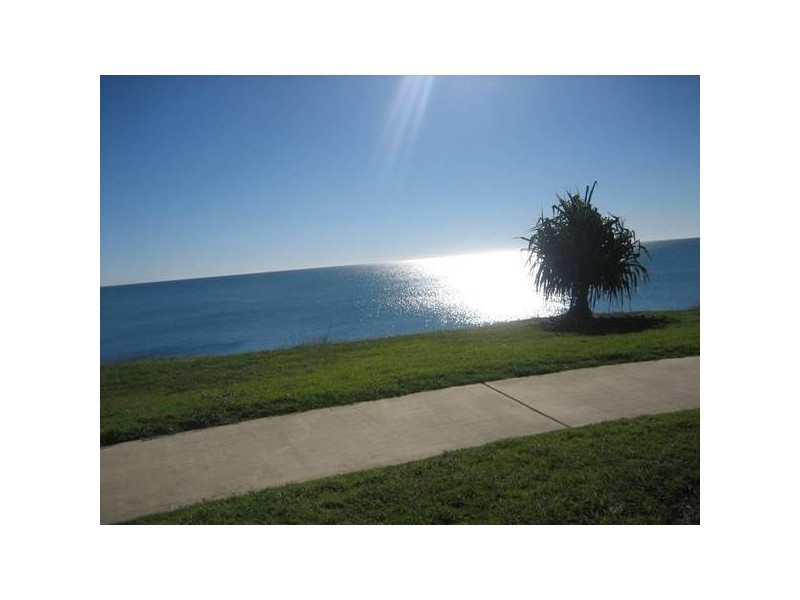9 Betty Cl, Coral Cove QLD 4670