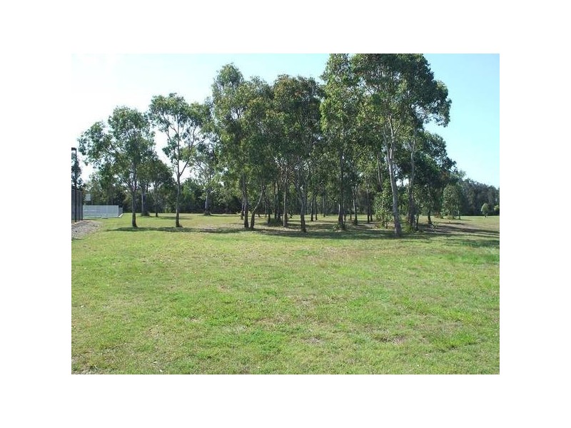 9 Betty Cl, Coral Cove QLD 4670