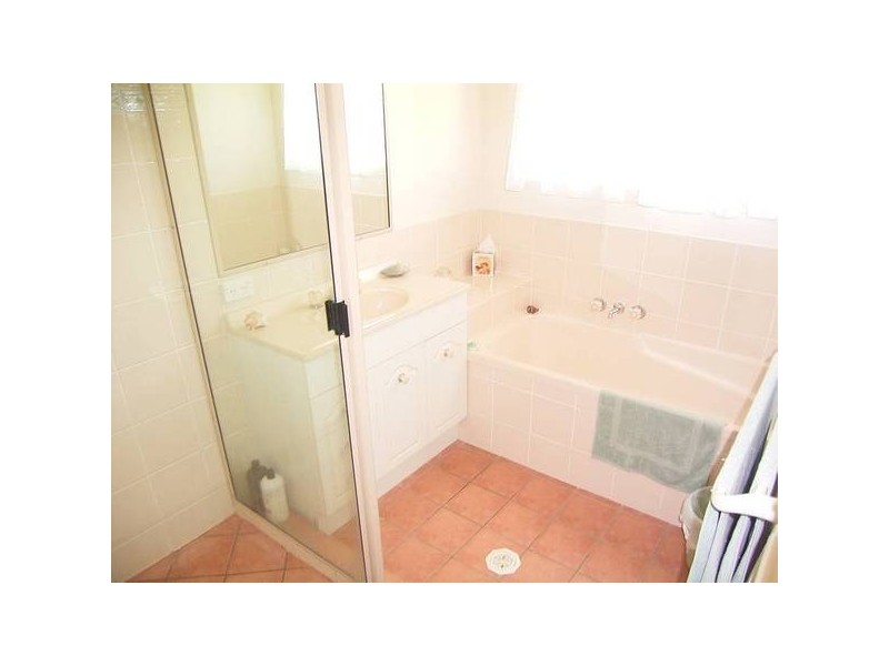 4 Settlers Crt, Bargara QLD 4670