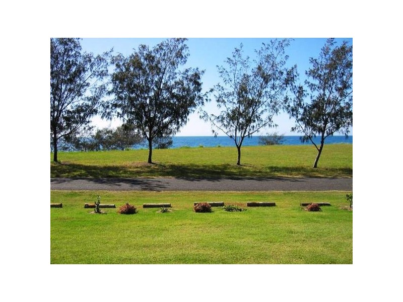 3 Raewood Close, Coral Cove QLD 4670