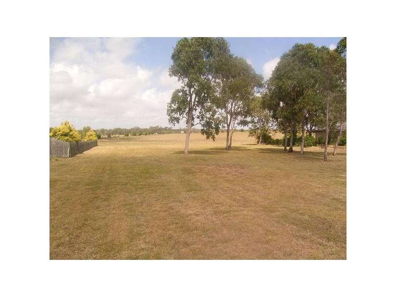 3 Raewood Close, Coral Cove QLD 4670