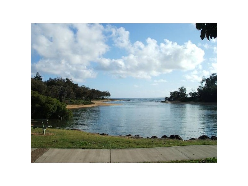 3 Raewood Close, Coral Cove QLD 4670