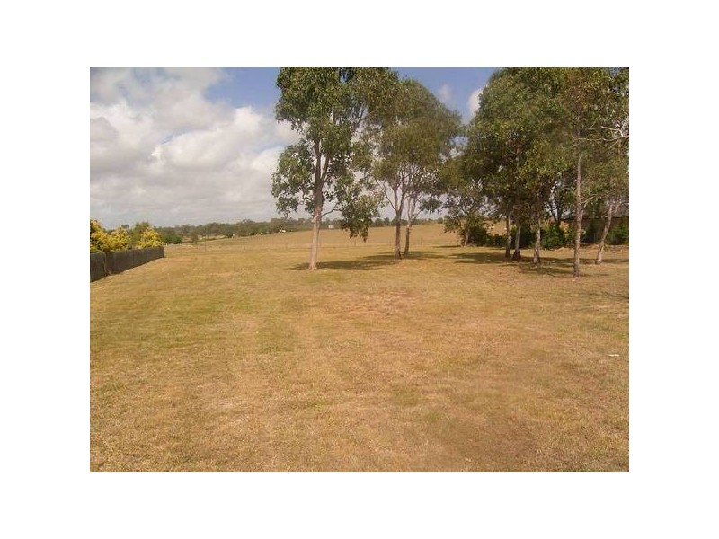 3 Raewood Close, Coral Cove QLD 4670