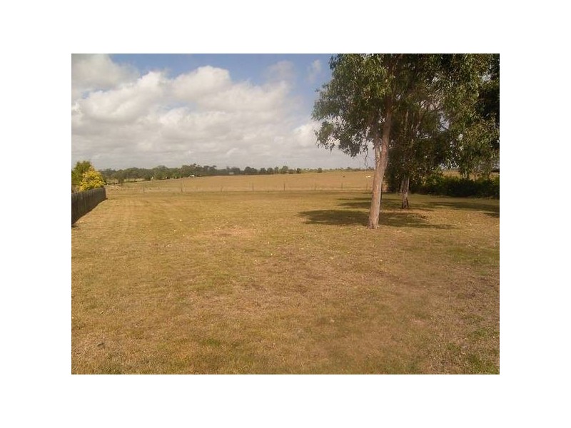 3 Raewood Close, Coral Cove QLD 4670