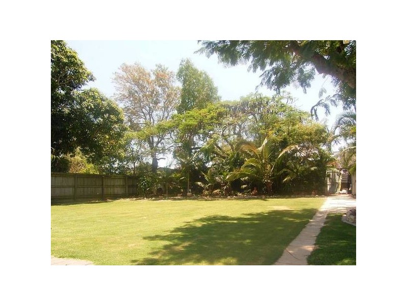 32 Holland Street, Bargara QLD 4670