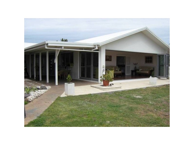 11 Palm St, Innes Park QLD 4670
