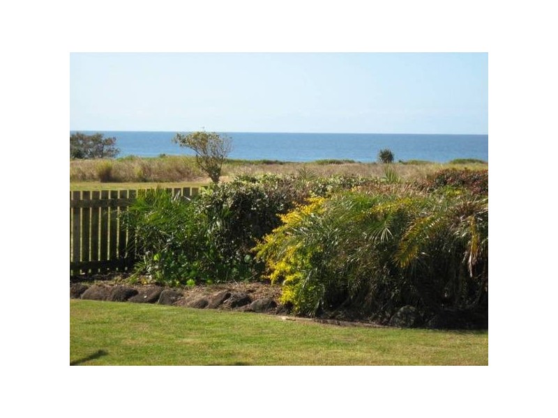 11 Palm St, Innes Park QLD 4670