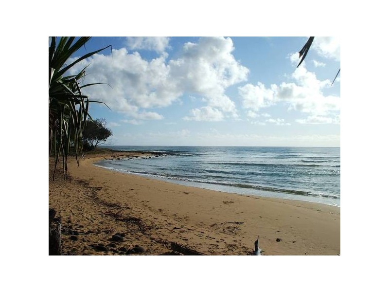 27 Coral Cove Dr, Coral Cove QLD 4670