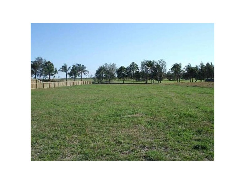 27 Coral Cove Dr, Coral Cove QLD 4670