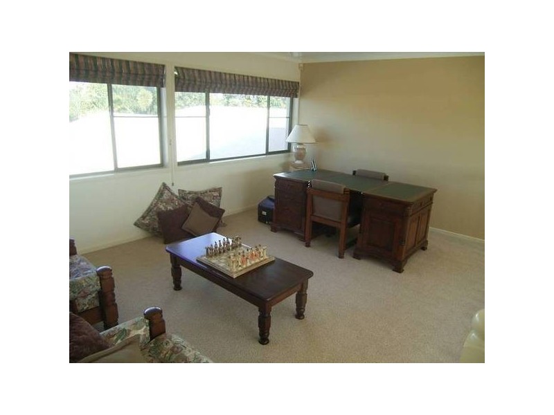 40 Avenell St, Avenell Heights QLD 4670