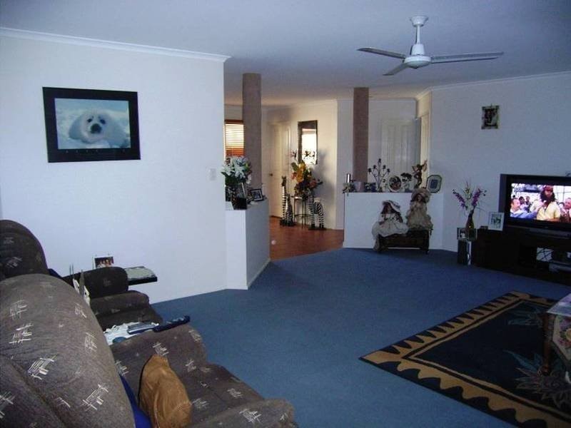 14 Marian St, Coral Cove QLD 4670