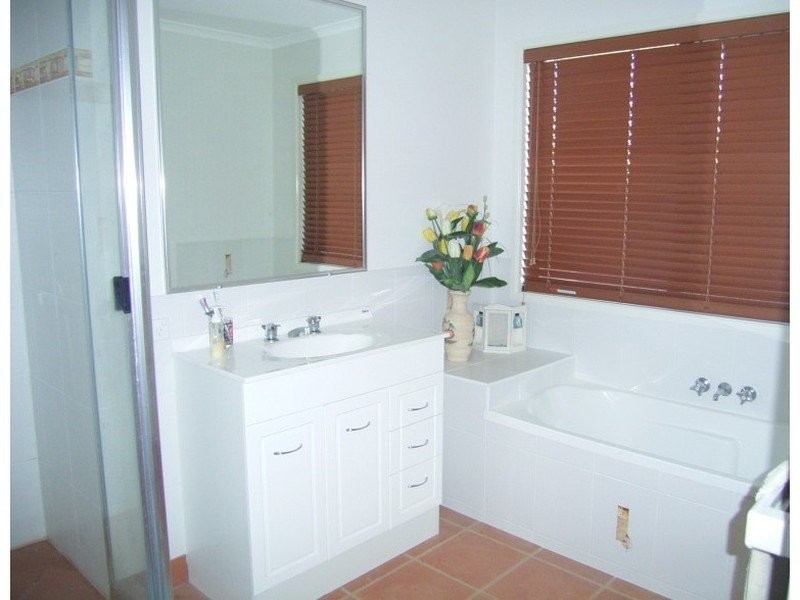 14 Marian St, Coral Cove QLD 4670