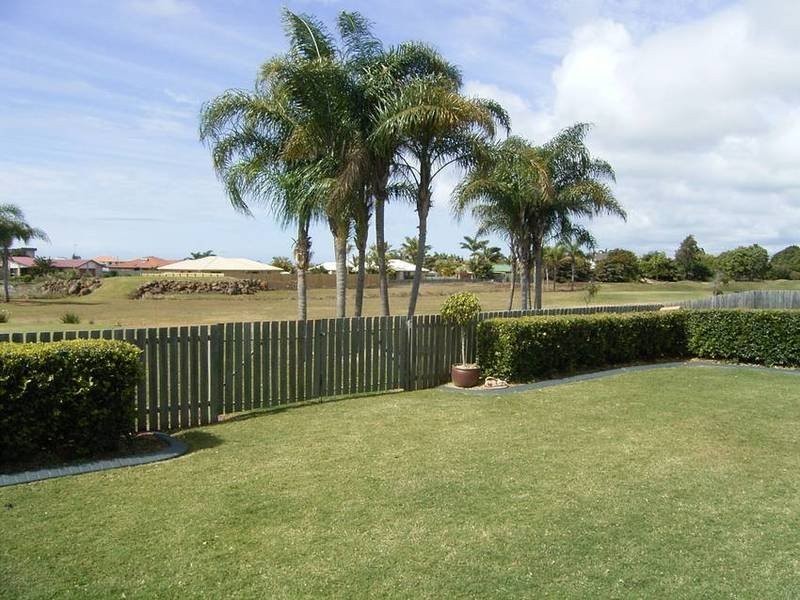 3 Robert John Cct, Coral Cove QLD 4670