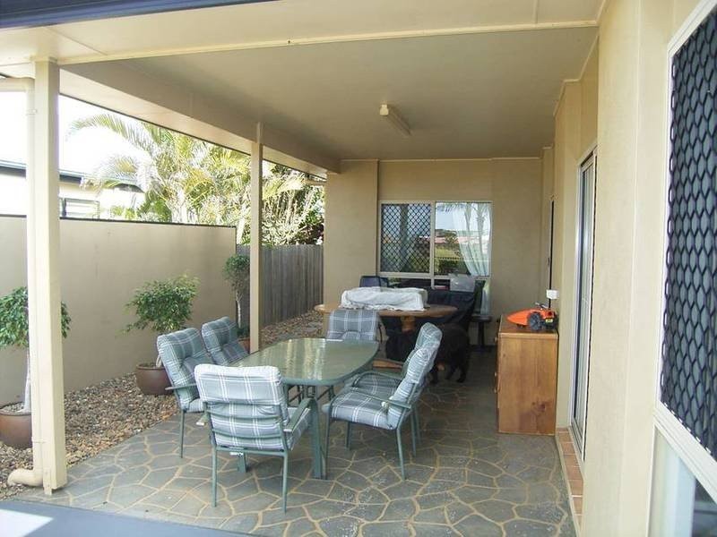 3 Robert John Cct, Coral Cove QLD 4670