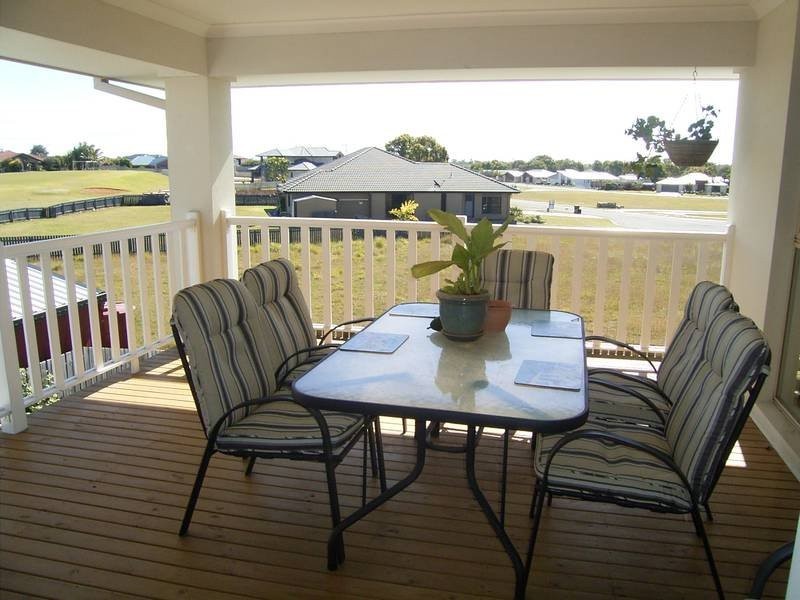 22 Toppers Dr, Coral Cove QLD 4670