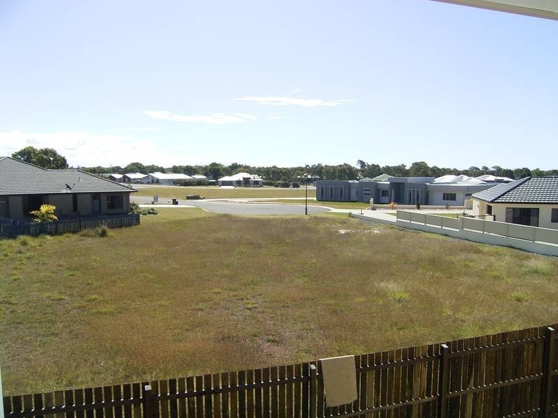22 Toppers Dr, Coral Cove QLD 4670