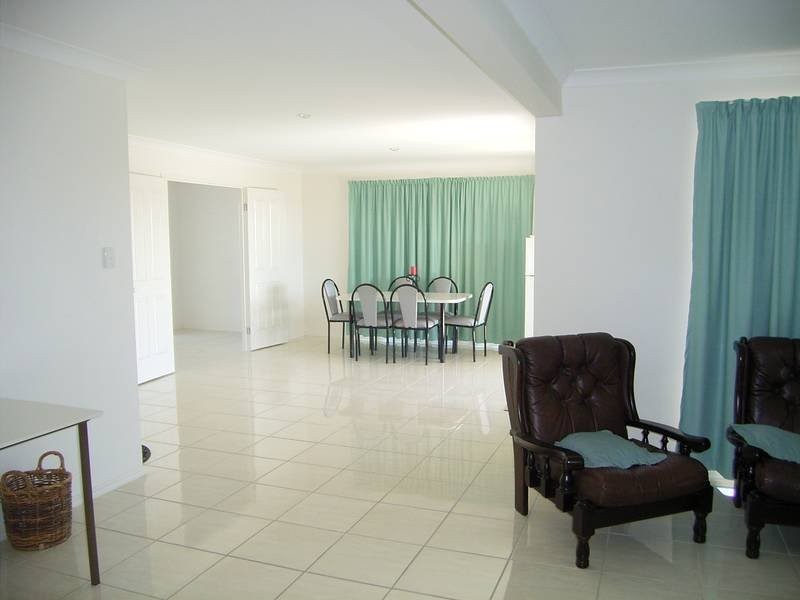 22 Toppers Dr, Coral Cove QLD 4670