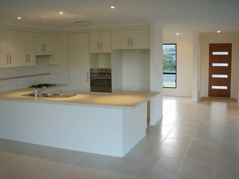 7 Cove Street, Burnett Heads QLD 4670