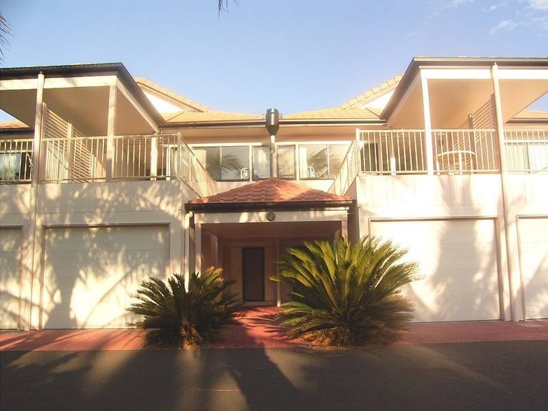 1 Pebble Beach Dr, Coral Cove QLD 4670