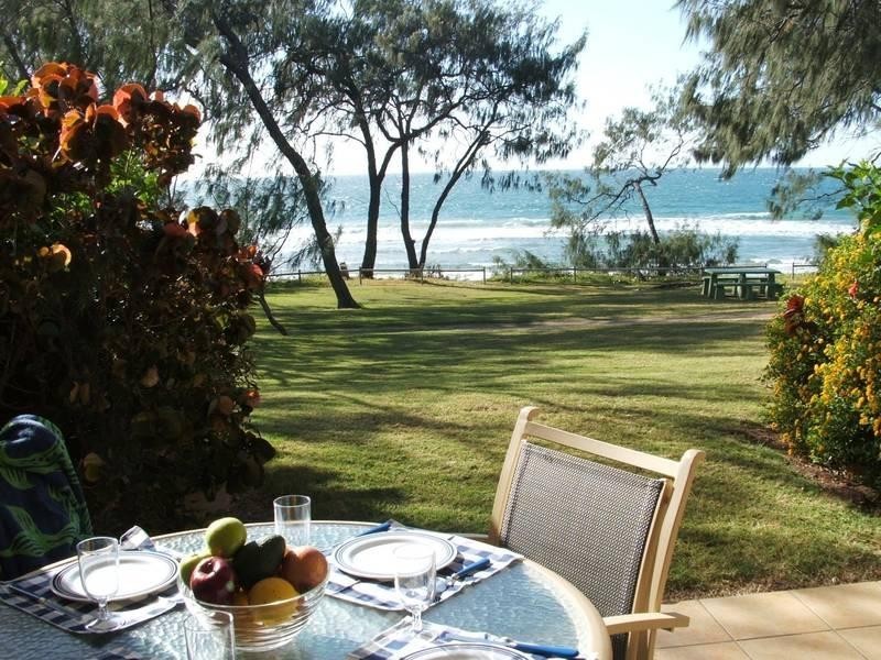 1 Pebble Beach Dr, Coral Cove QLD 4670