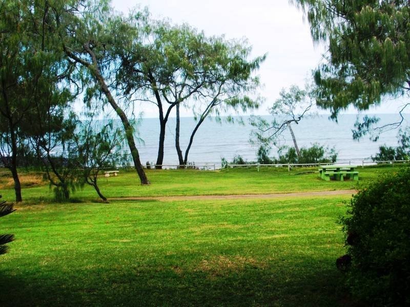 1 Pebble Beach Dr, Coral Cove QLD 4670