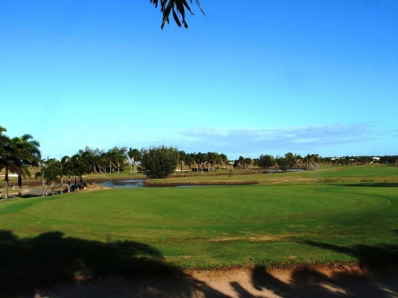 1 Pebble Beach Dr, Coral Cove QLD 4670