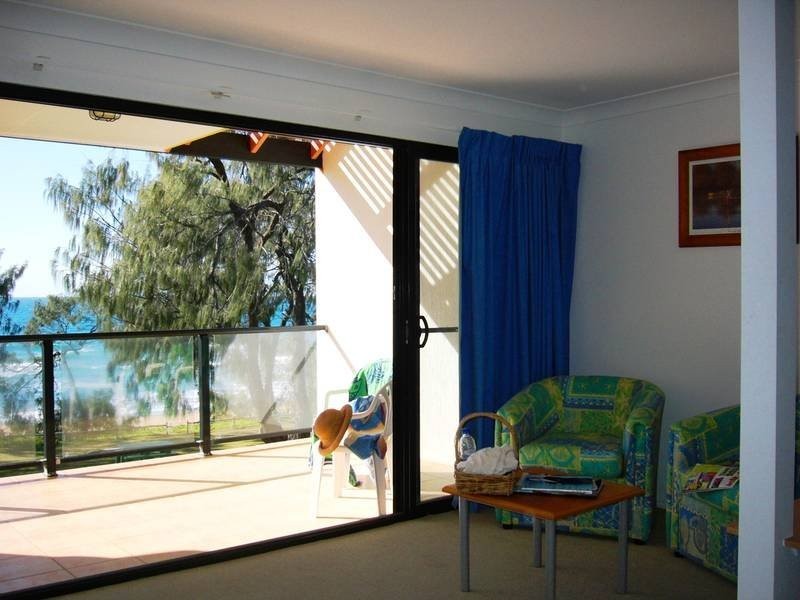 1 Pebble Beach Dr, Coral Cove QLD 4670