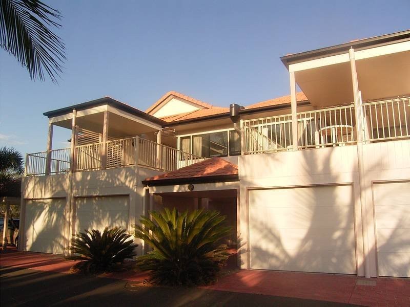 1 Pebble Beach Dr, Coral Cove QLD 4670