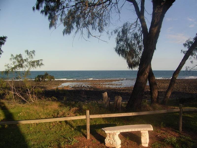 1 Pebble Beach Dr, Coral Cove QLD 4670