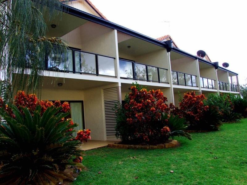 1 Pebble Beach Dr, Coral Cove QLD 4670