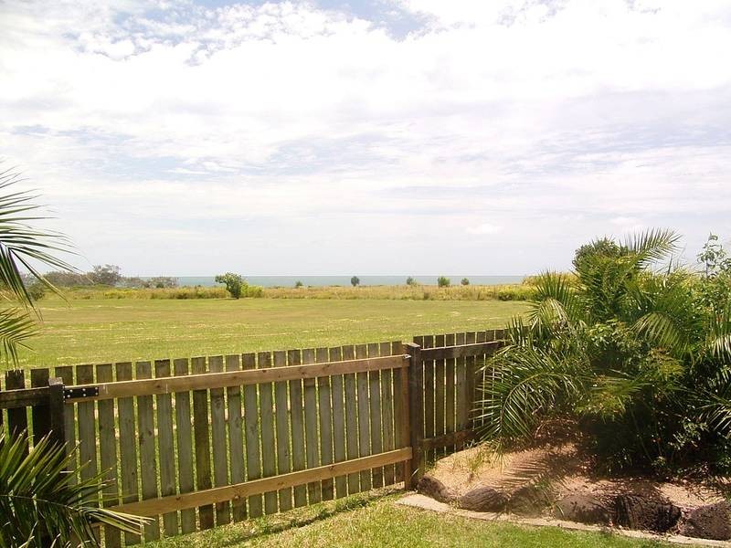 11 Palm St, Innes Park QLD 4670