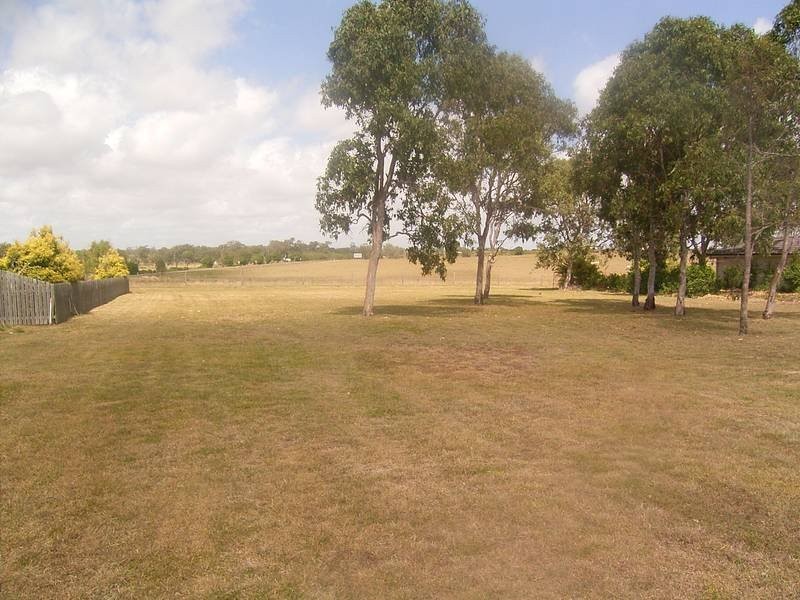 3 Raewood Close, Coral Cove QLD 4670