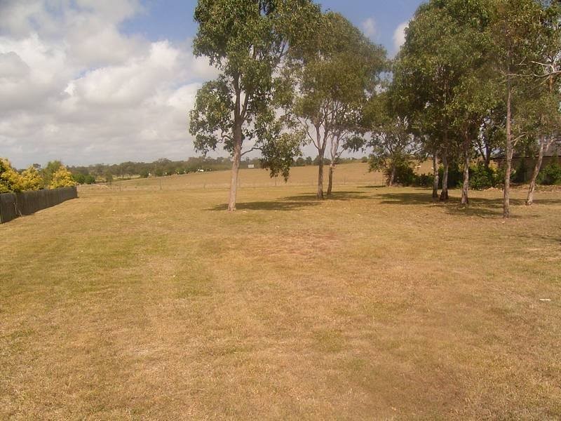 3 Raewood Close, Coral Cove QLD 4670