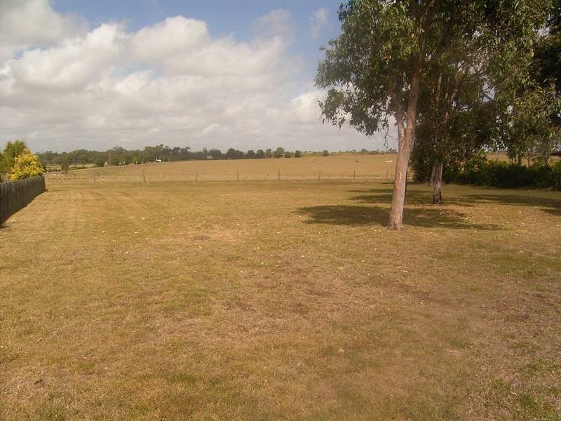 3 Raewood Close, Coral Cove QLD 4670