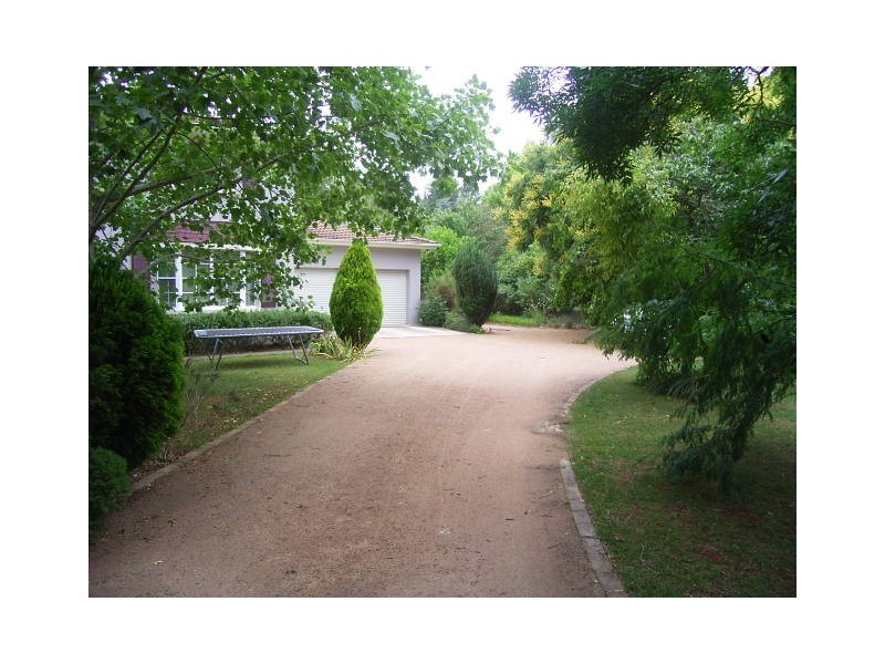 1 Hurlingham Avenue, Burradoo NSW 2576