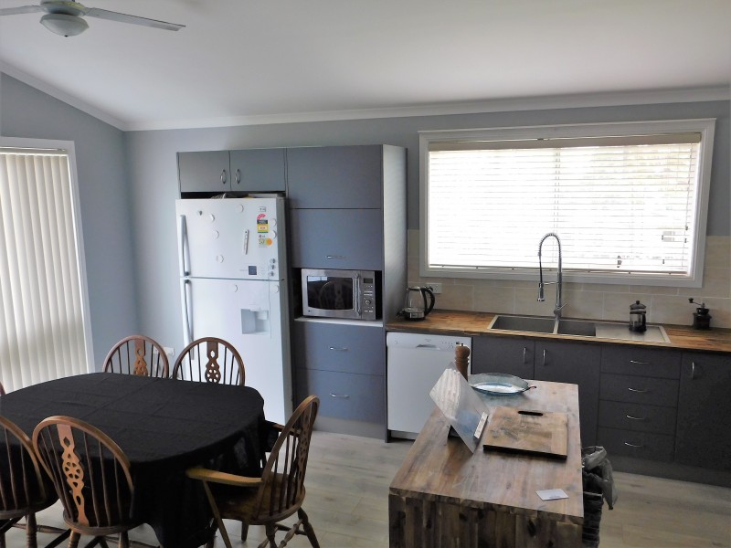 8 CUMBERTEEN STREET, Hill Top NSW 2575