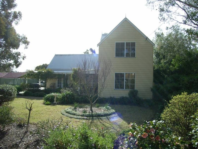 8 Denison Street, Hill Top NSW 2575