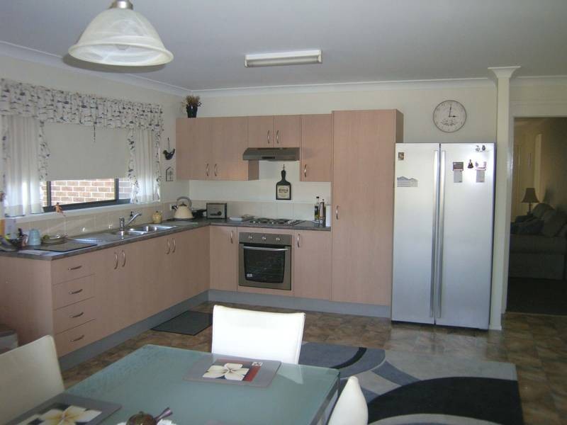 16 Ella Street, Hill Top NSW 2575