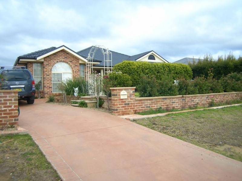 15 Denison Street, Hill Top NSW 2575