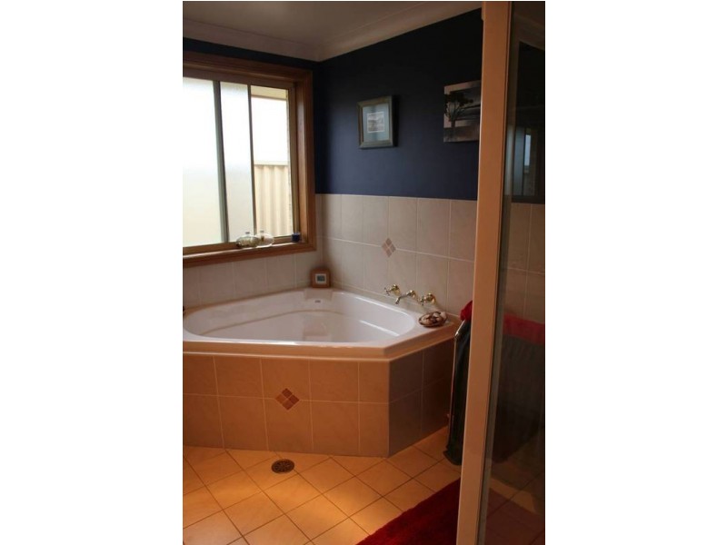 16 Ayrshire Gardens, Picton NSW 2571