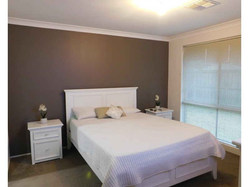 10 Sharnee Close, Hill Top NSW 2575