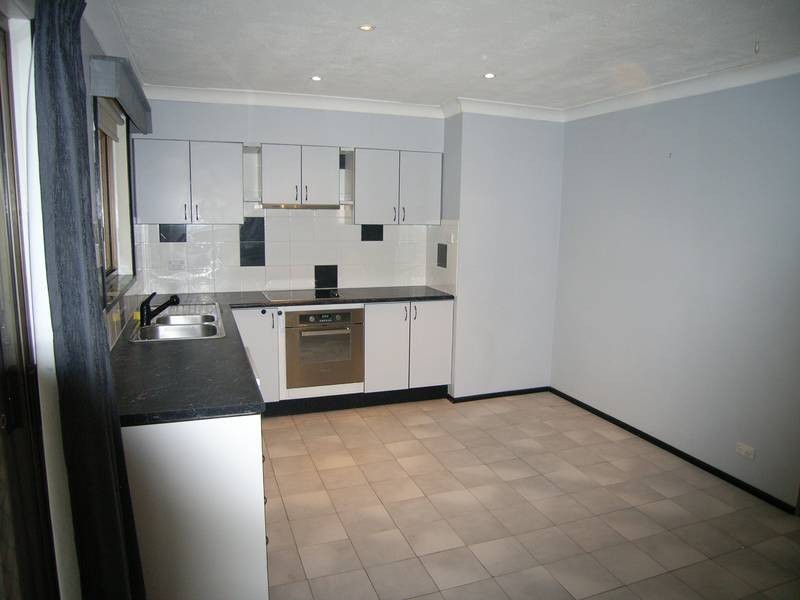 16 Samuel Street, Hill Top NSW 2575