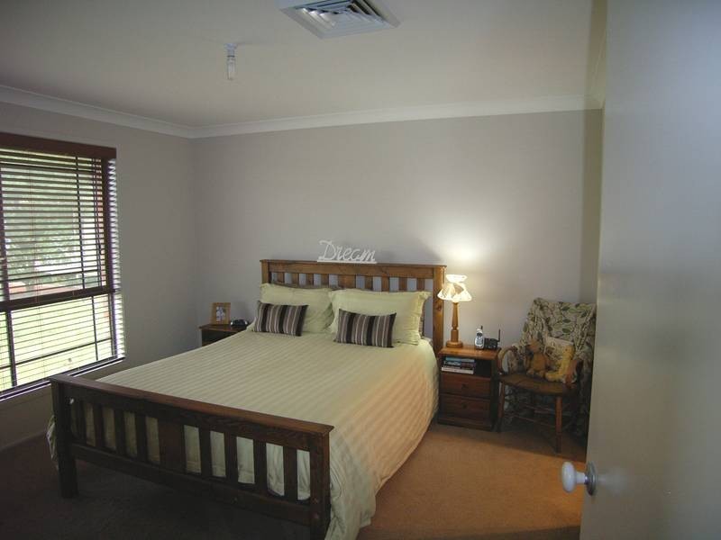 12 Sharnee Close, Hill Top NSW 2575