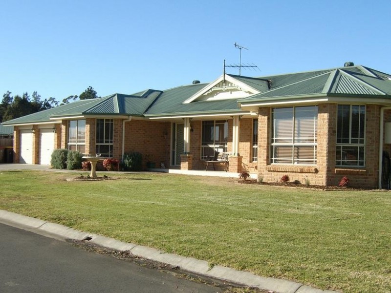 2 Sharnee Close, Hill Top NSW 2575