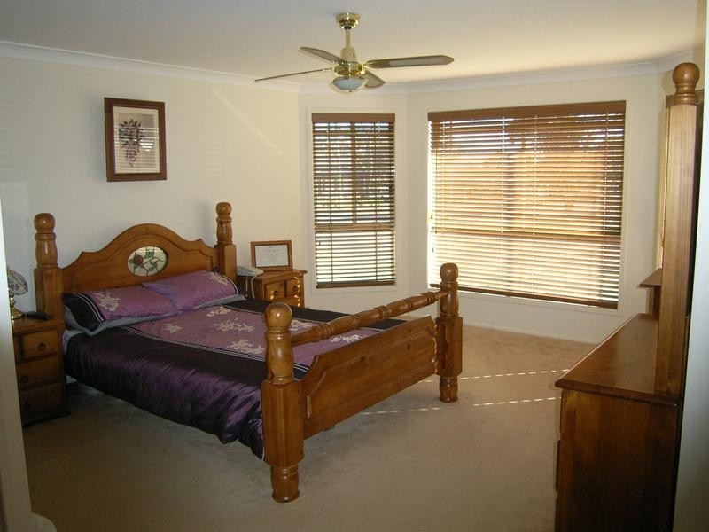 2 Sharnee Close, Hill Top NSW 2575