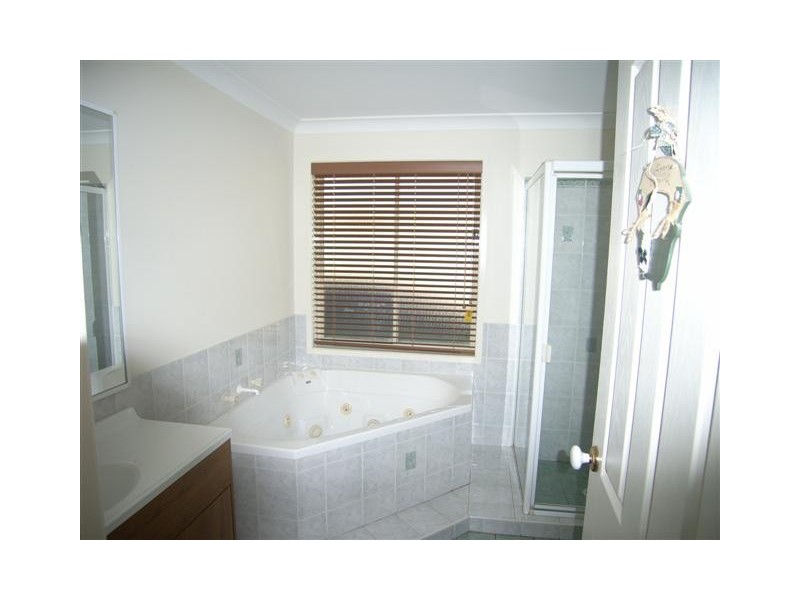 2 Sharnee Close, Hill Top NSW 2575