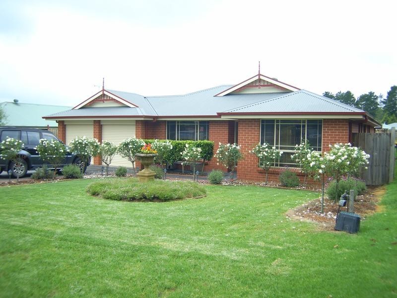 12 Ella Street, Hill Top NSW 2575