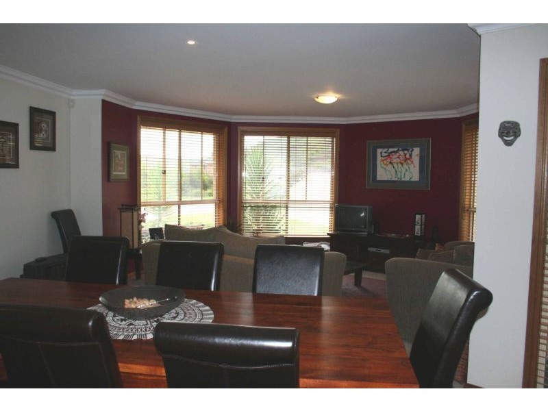 16 Ayrshire Gardens, Picton NSW 2571